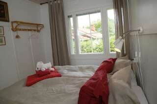Отели типа «постель и завтрак» Aaria Bed and Breakfast Рованиеми Двухместный номер с 2 отдельными кроватями и общей ванной комнатой-12