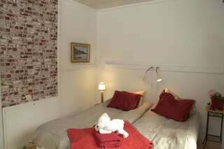 Отели типа «постель и завтрак» Aaria Bed and Breakfast Рованиеми Двухместный номер с 2 отдельными кроватями и общей ванной комнатой-25